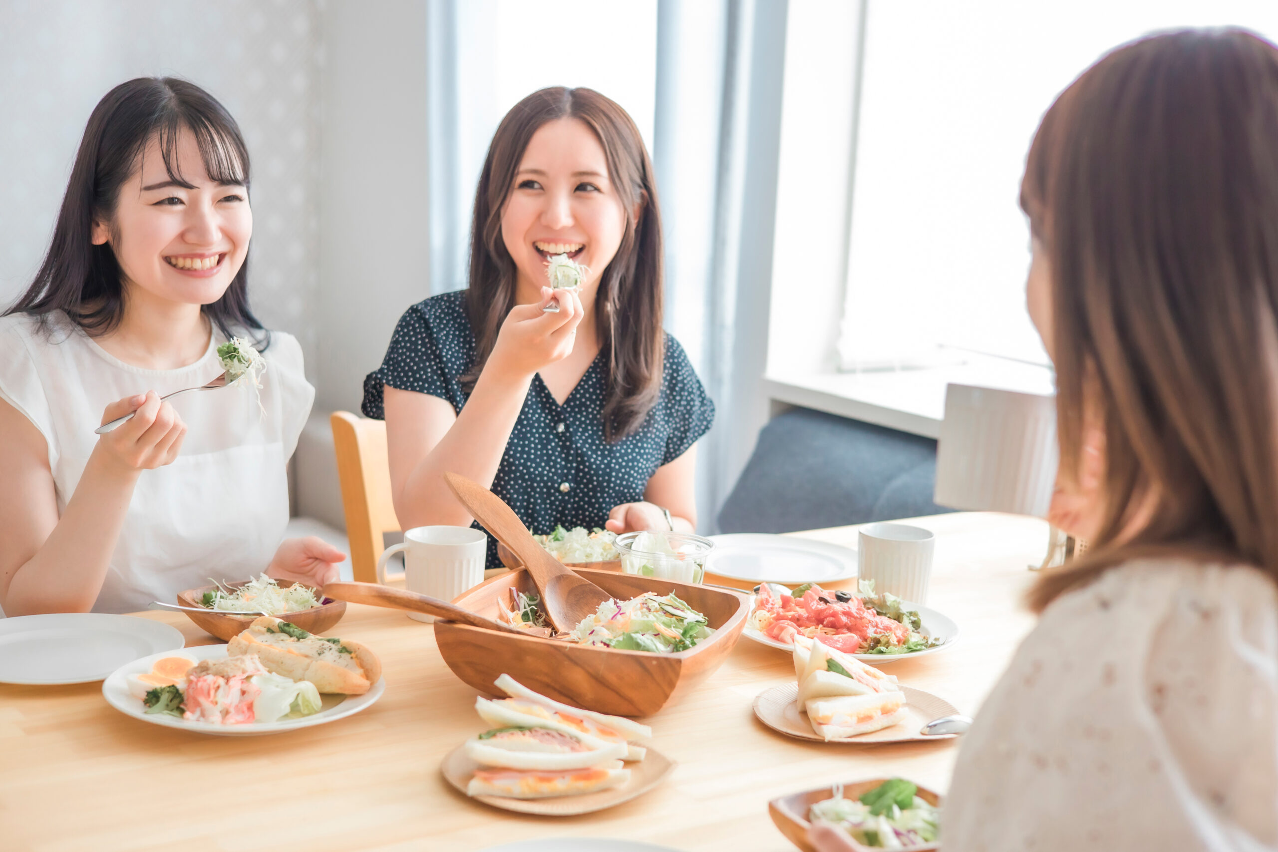 装置を気にせず食事を楽しめる
