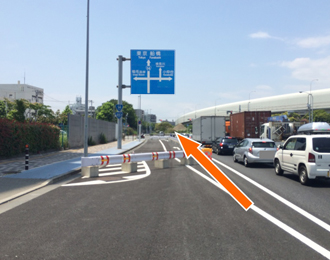 千葉西警察署近くの交差点は東京船橋方面に直進してください。
